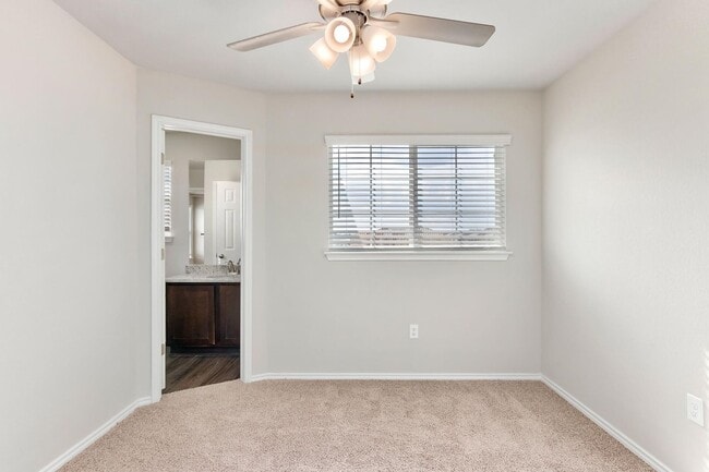 Building Photo - Luxury Duplex in Brook at Knox Ridge!