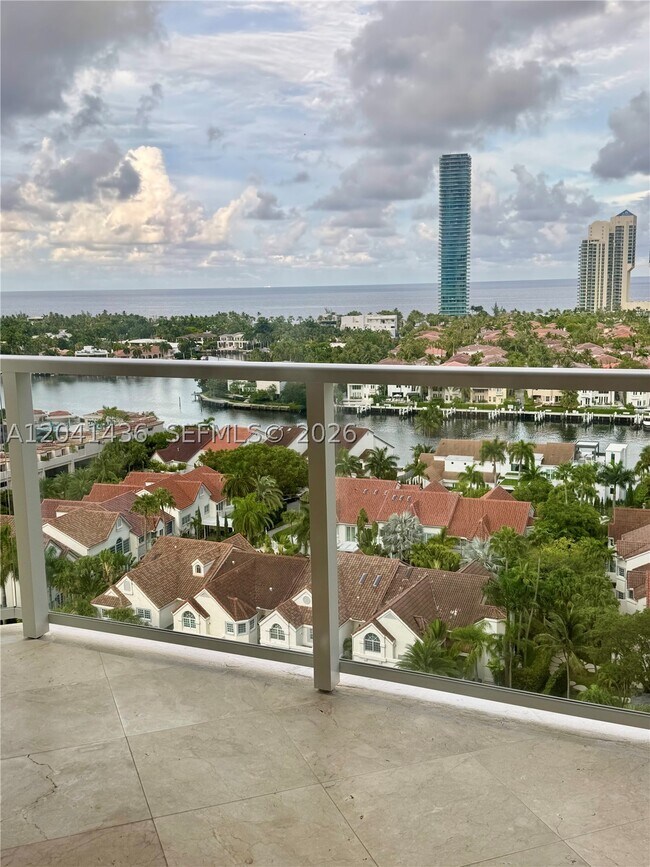 Building Photo - 19500 Turnberry Way