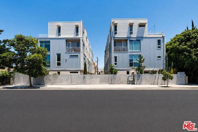 Building Photo - 6021 W Beachwood Ln