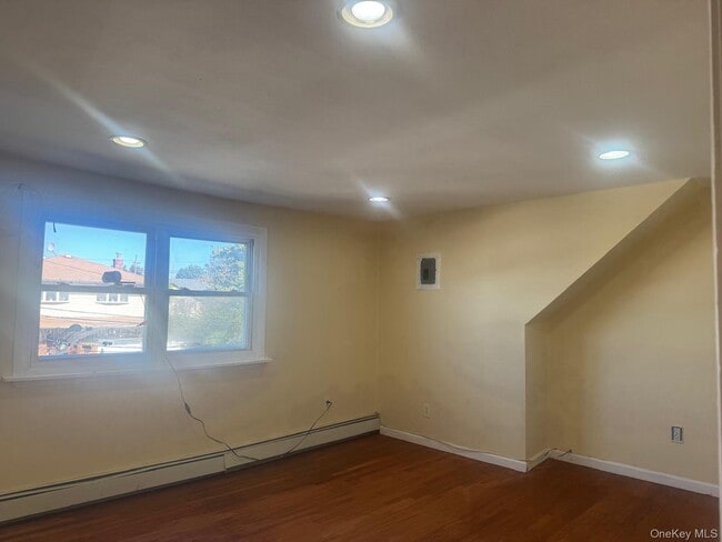 Building Photo - 1325 Journal Ave