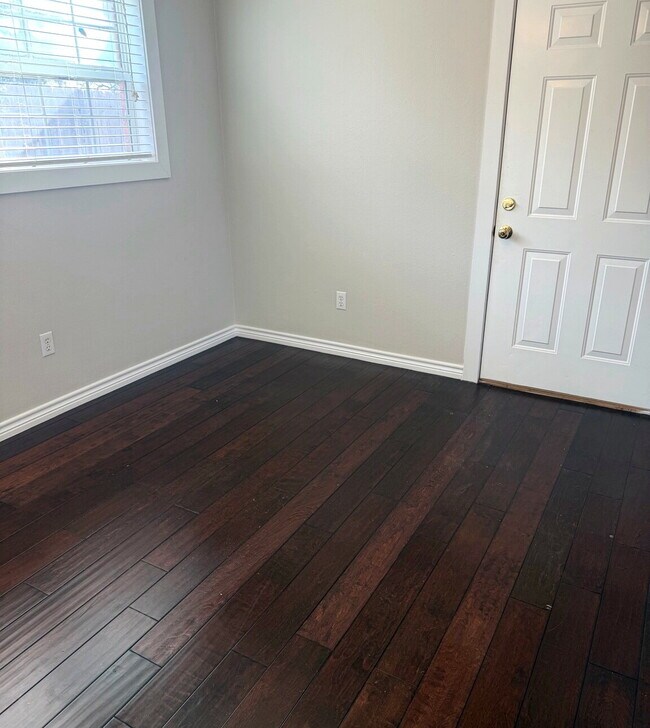 Building Photo - Beautiful 2 story home in an established neighborhood in Bryan, TX