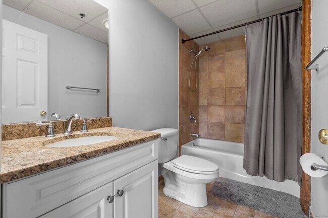 Building Photo - 145 Canal St E