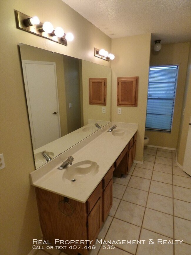 Building Photo - 3 BR / 2 BA In Hollowbrook