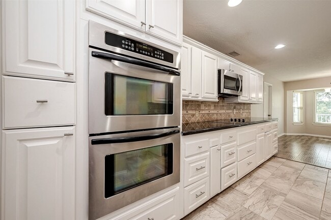 Building Photo - 131 Cove Cir