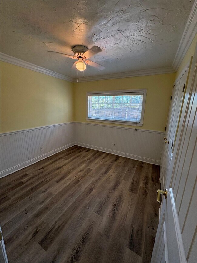 Building Photo - 2490 Michigan Dr