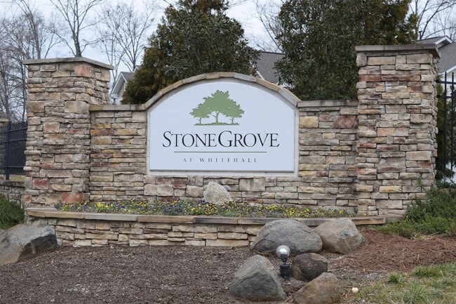 Building Photo - 2757 Silverthorn Dr