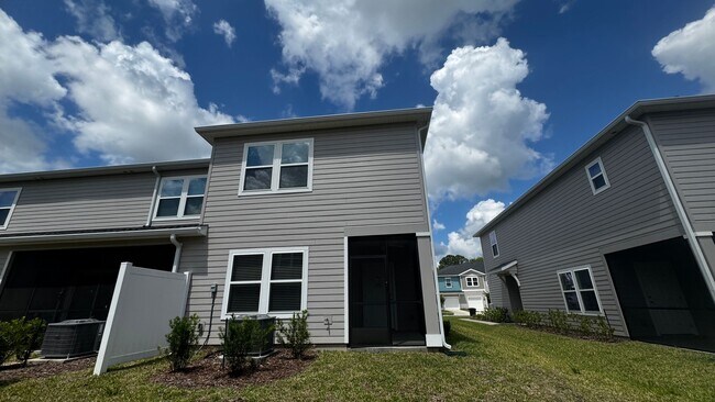 Building Photo - Charming 3BR Townhome with Screened-In Patio