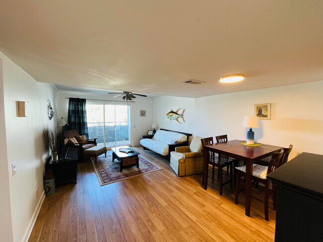 Building Photo - 1490 Harbor Dr