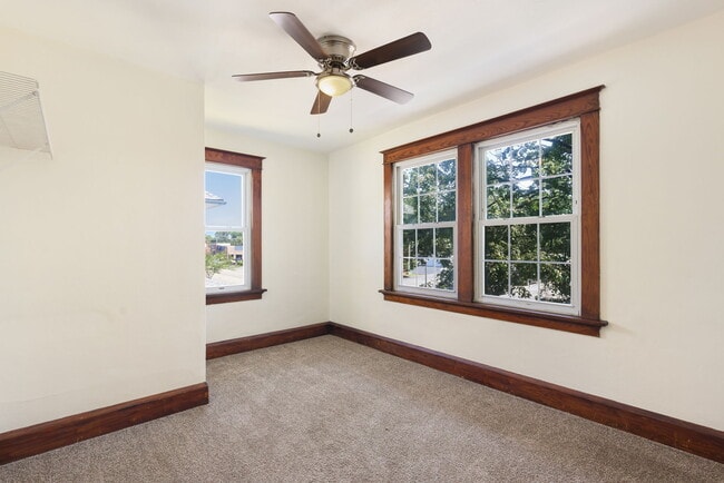 Building Photo - 401 S Buchanan St