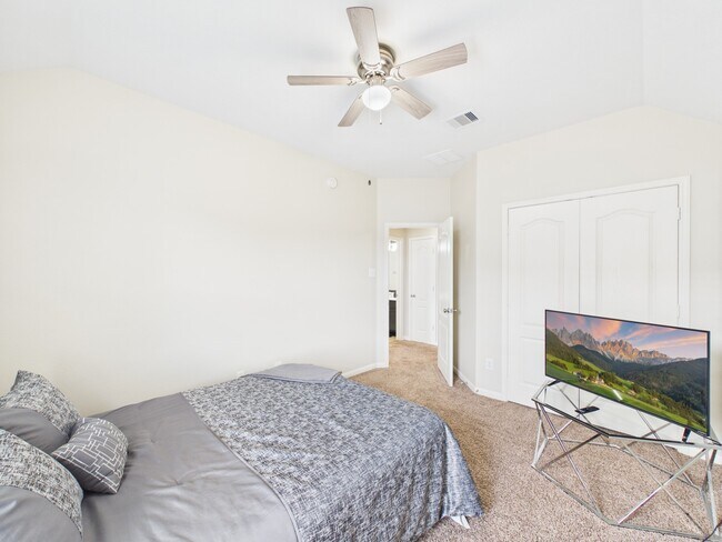 Building Photo - 9426 Russeff Field Ln