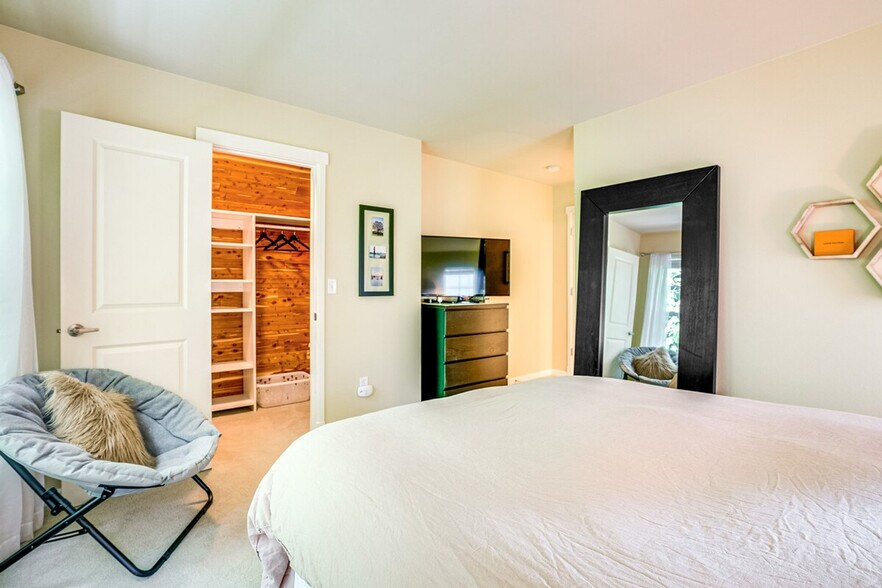 Building Photo - 23914 33rd Dr SE