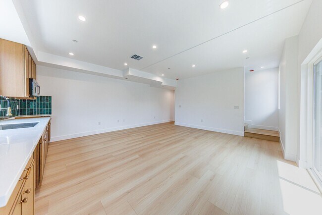 Building Photo - 1063 S Corning St