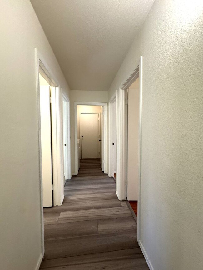 Building Photo - 4 BEDROOMS CULDESAC LOT ACROSS FROM PARK