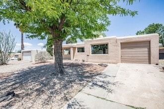 Building Photo - 3 Bedroom 1.75 bath with Solar Panels