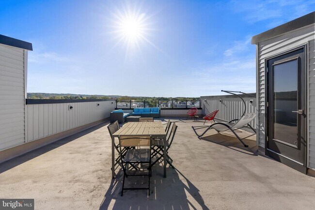 Building Photo - 908 Laurens Aly