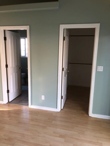 Room 3( master bedroom) bathroom + closet - 1634 Fir Dr