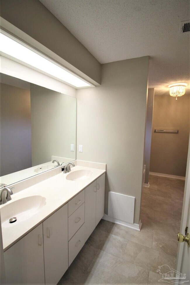Building Photo - 582 Ard Dr
