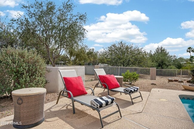 Building Photo - 8001 E Vista Bonita Dr