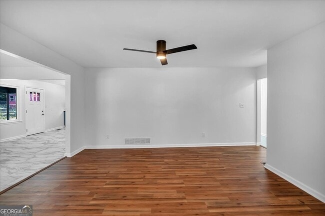 Building Photo - 2142 Cloverdale Dr SE
