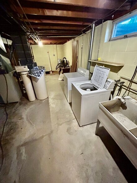 Building Photo - 1510 Jills Dr
