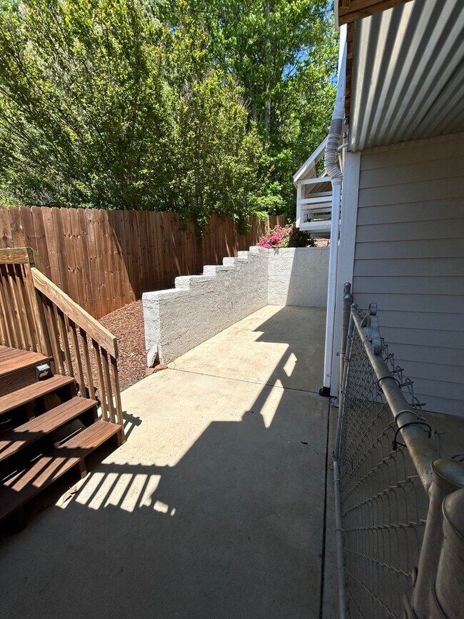 Building Photo - Central AVL - Custom Built, Made for Enter...