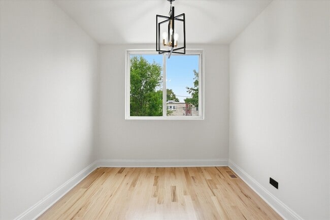 Building Photo - 5415 S Hoyne Ave
