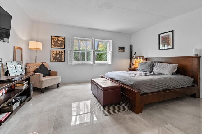 Building Photo - 100 Edgewater Dr