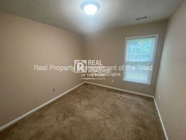 Building Photo - 4005 Sassafras Ct