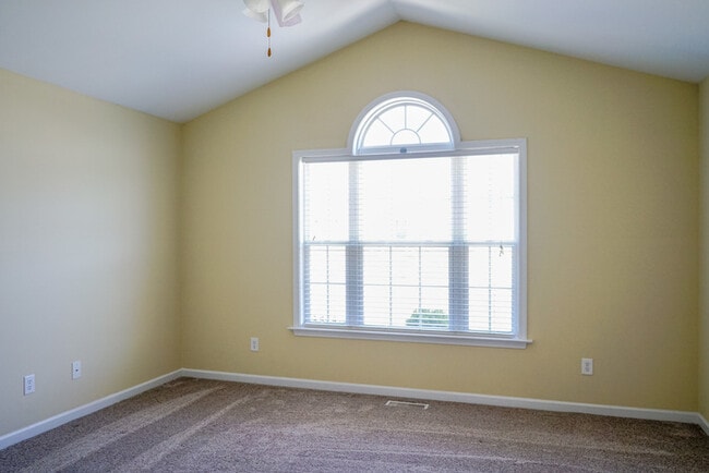 Building Photo - Ranch Home | Back Deck | Fenced In Backyar...