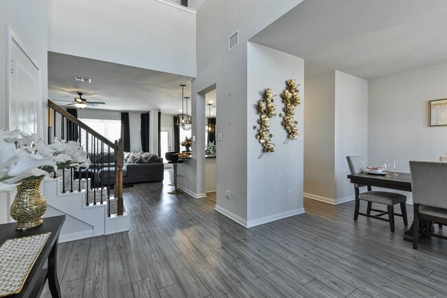 Building Photo - 6306 Golden Gate Dr
