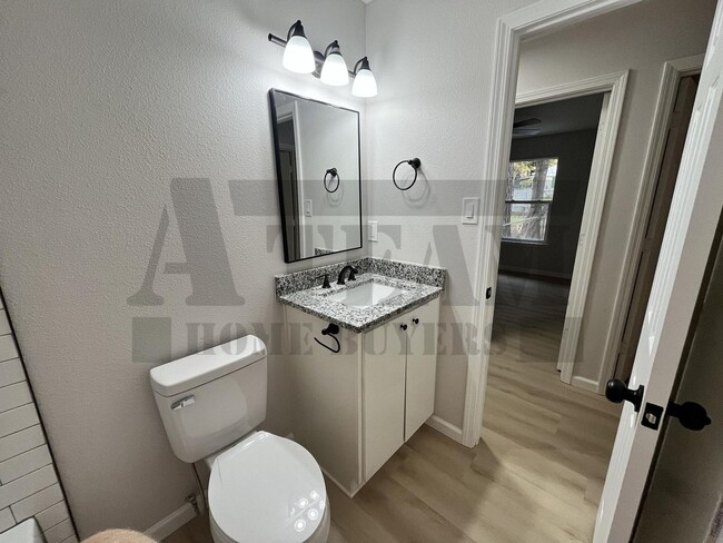 Building Photo - Beautifully updated 3-bedroom, 2-bathroom