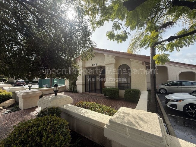 Building Photo - 848 Woodland Ave