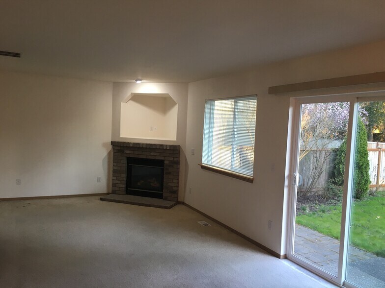 Building Photo - 8400 49th Loop SE