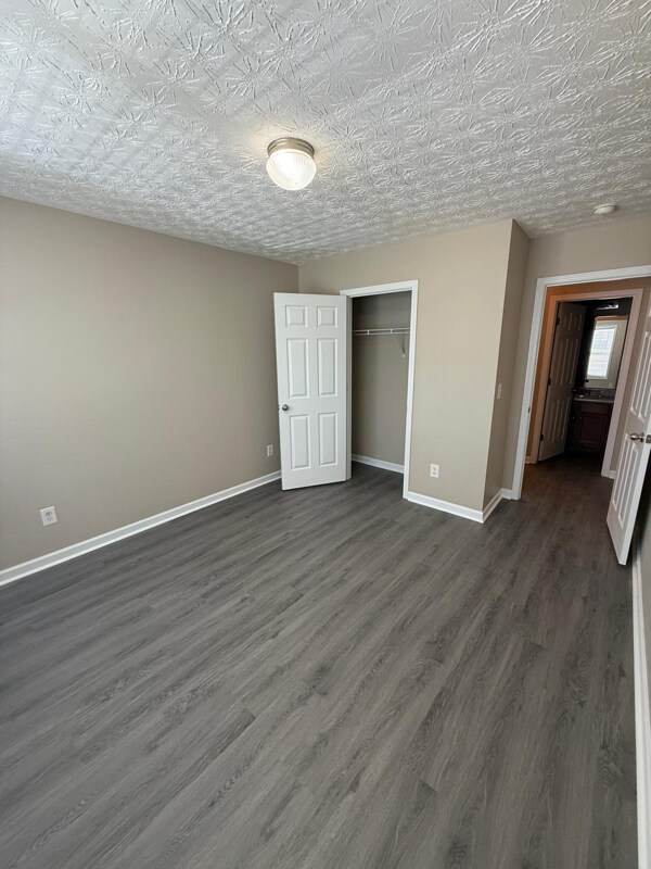 Building Photo - 518 Oakside Pl