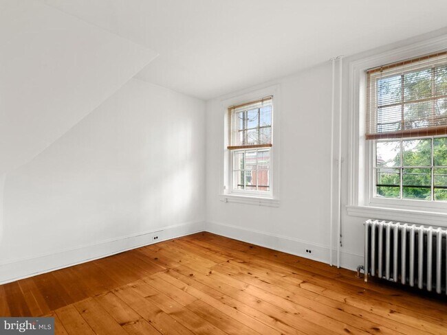 Building Photo - 318 N Matlack St