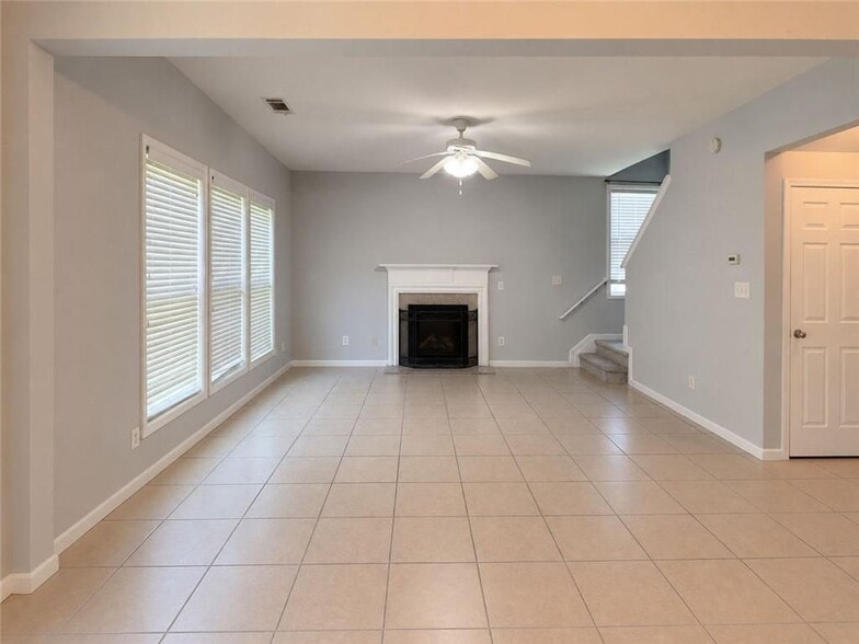 Building Photo - 2268 White Alder Dr NE