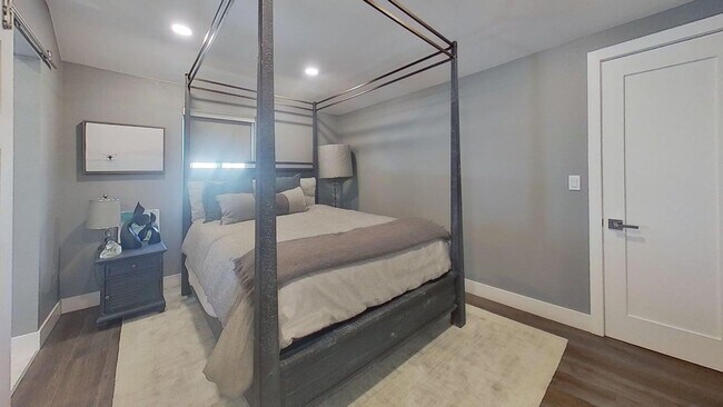 Building Photo - Waterfront Lido Island with Pool