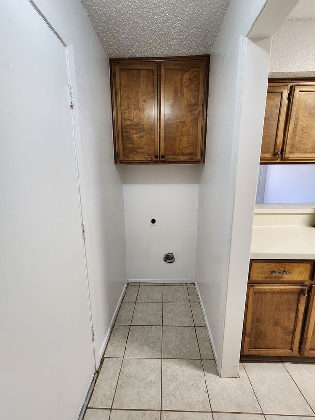 Building Photo - Charming 2 bedroom Duplex in Burleson