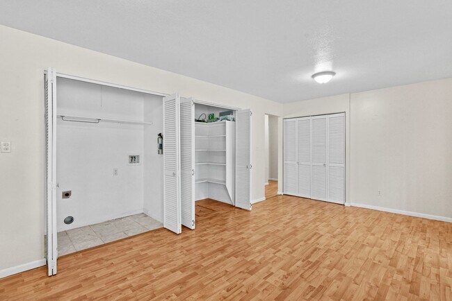 Building Photo - Rice St (17/19)