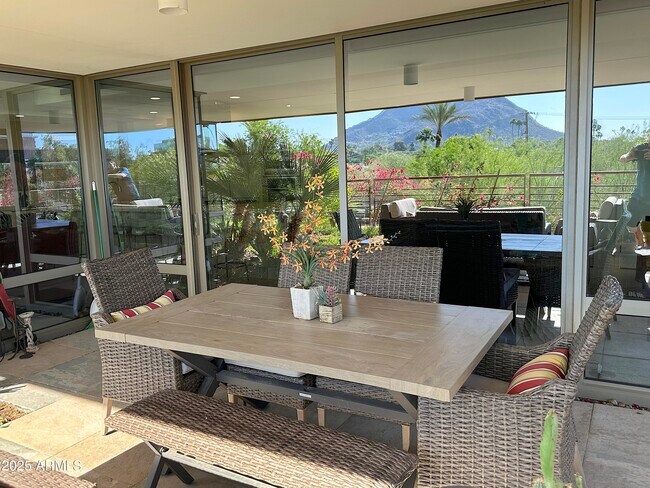 Building Photo - 7117 E Rancho Vista Dr