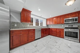 Building Photo - 635 E Lincoln Ave