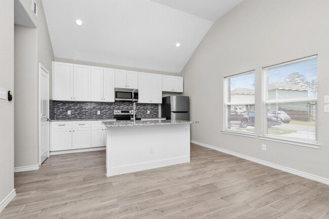 Building Photo - 16706 E Hammon