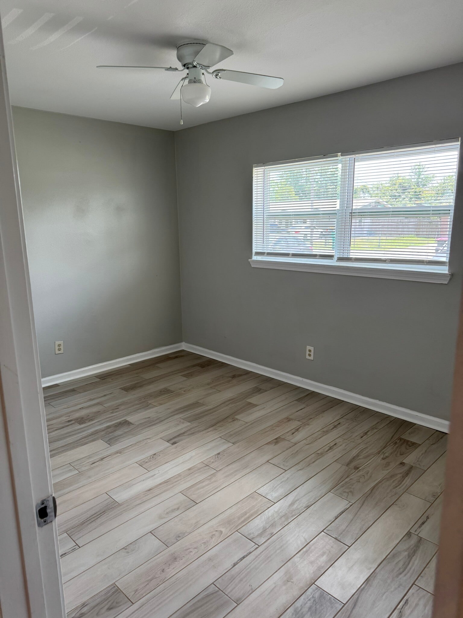 Building Photo - 5207 Lee Dr
