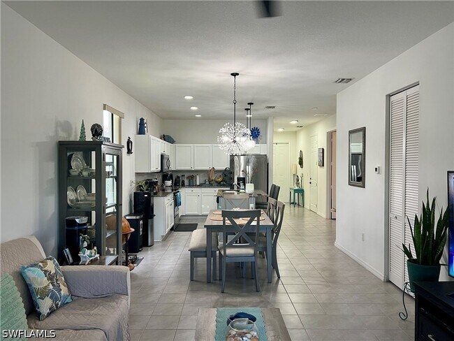 Building Photo - 5507 Useppa Dr