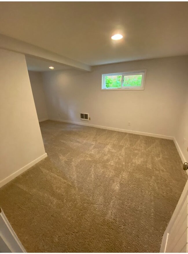 Building Photo - Newly Renovated 3 Bedroom in Renton Highlands