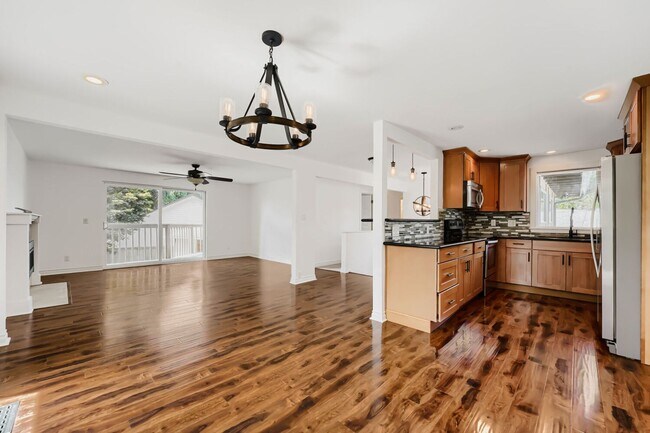 Building Photo - 4bd/2.75ba Renton Home