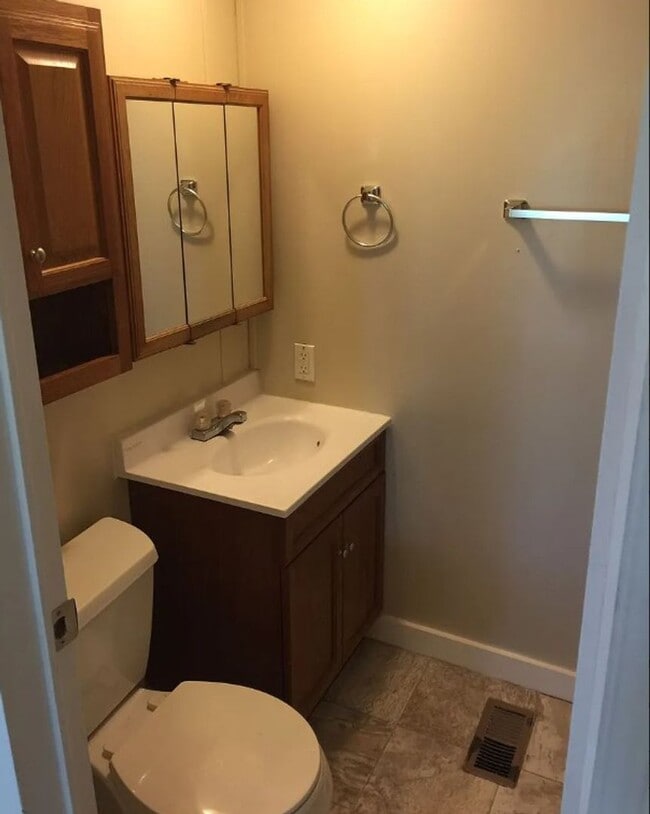 Building Photo - 2567 500 E