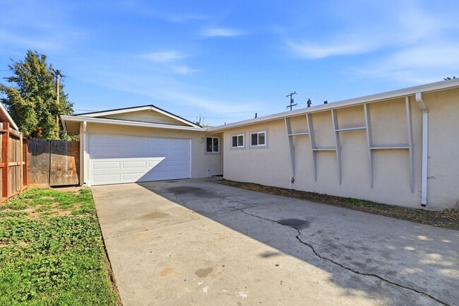 Building Photo - Recently Upgraded 3 Bedroom Home in San Jose
