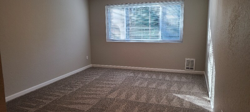 Primary Photo - 1625 Kent Des Moines Rd