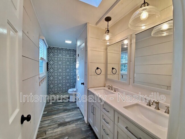 Building Photo - 547 Hopewood Ct